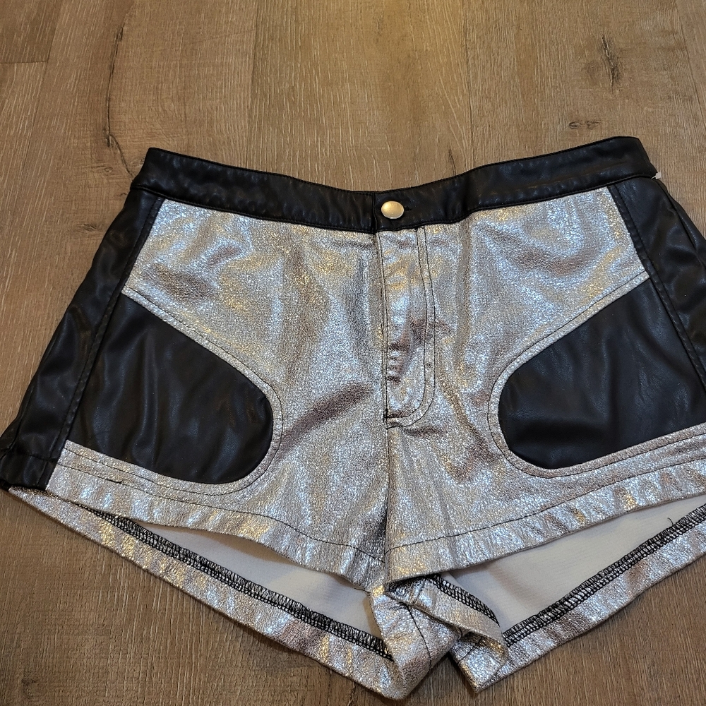 Hot & Delicious Black & Shimmering Booty Shorts Size Large